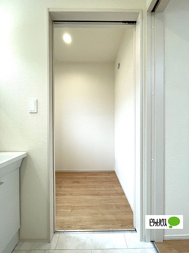 洗面所横の納戸です