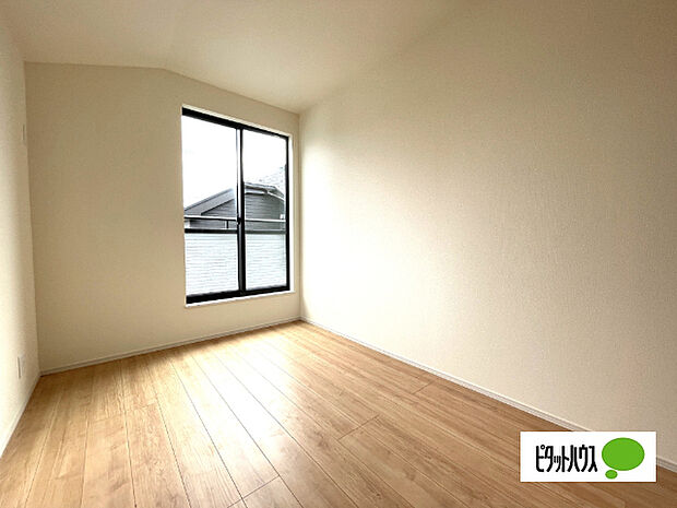 明るい洋室です