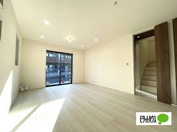 明るく開放的なリビングです