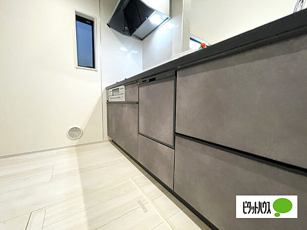 人気の食洗器付き対面キッチンです