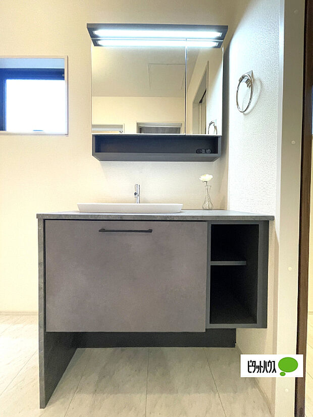 綺麗な洗面化粧台です