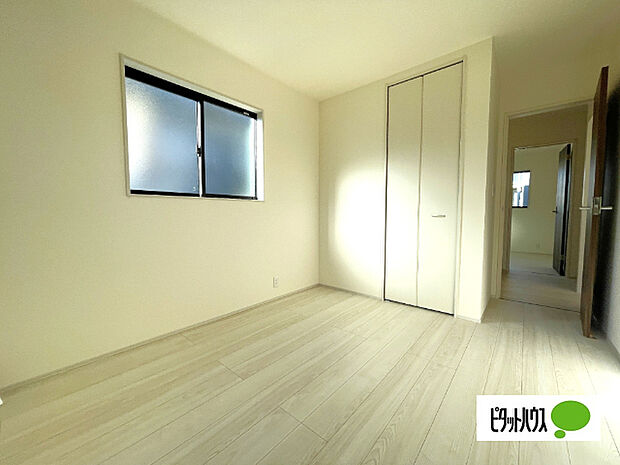 明るい洋室です