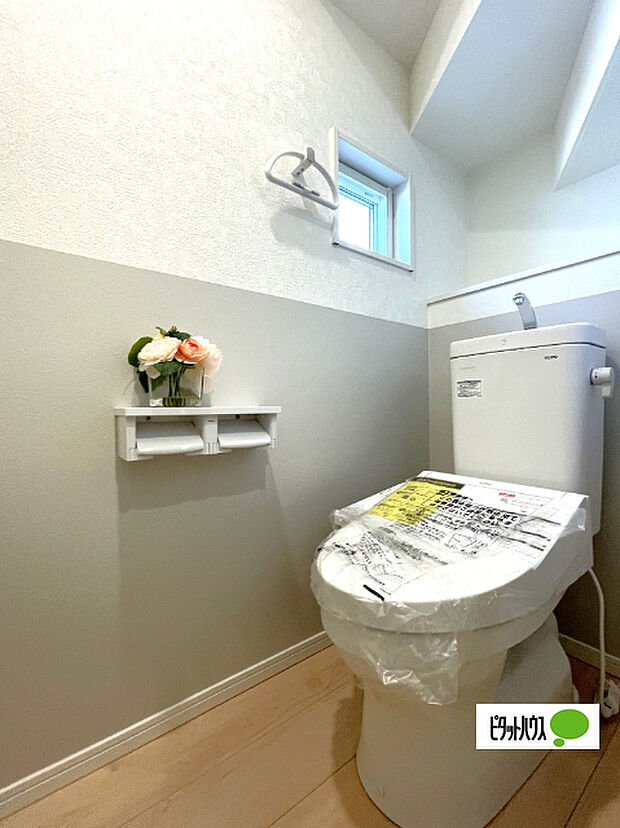 便利な三面鏡の洗面化粧台です