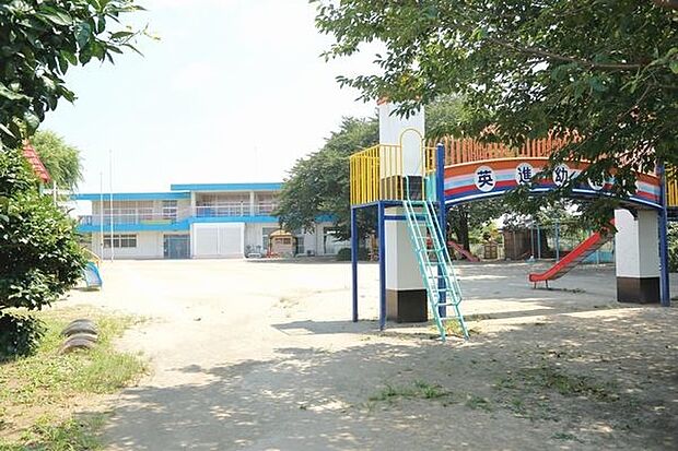 幼稚園、保育園「英進幼稚園まで1028m」