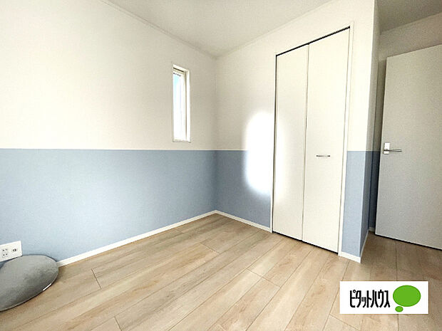 明るい洋室です