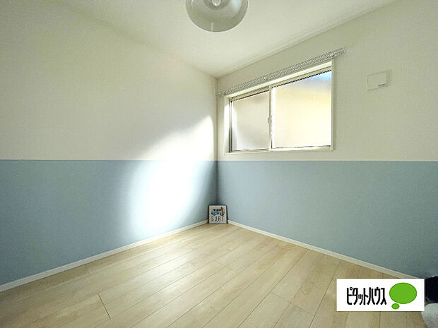 明るい洋室です