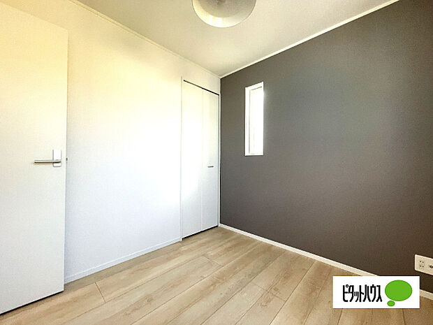 明るい洋室です