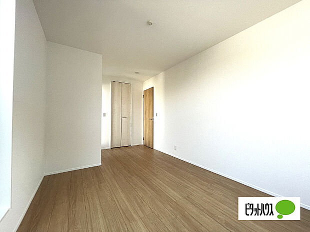 明るい洋室です