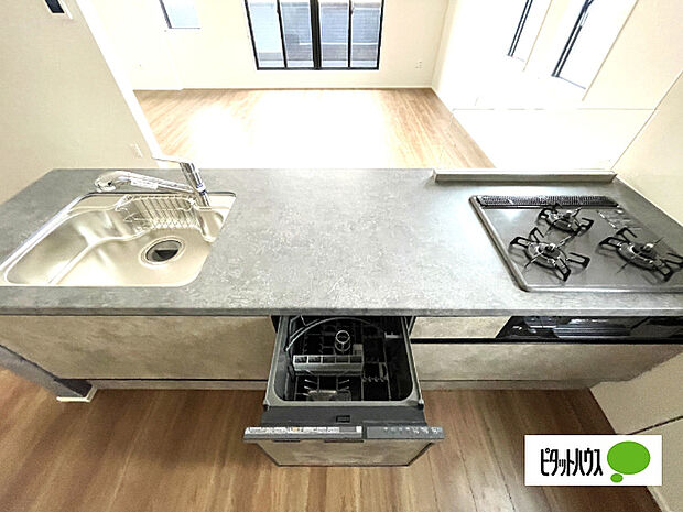 人気の食洗器付きシステムキッチンです