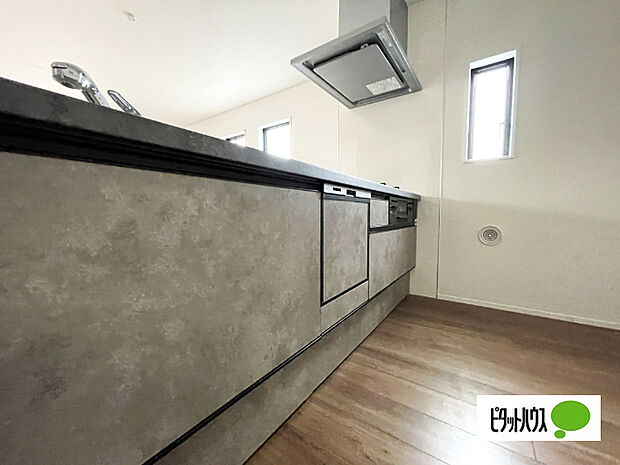 人気の食洗器付きシステムキッチンです