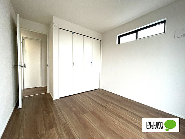 明るい洋室です