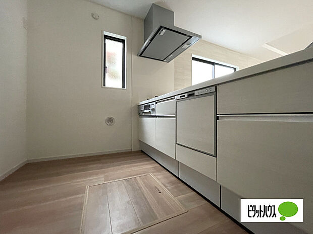 人気の食洗器付き対面キッチンです