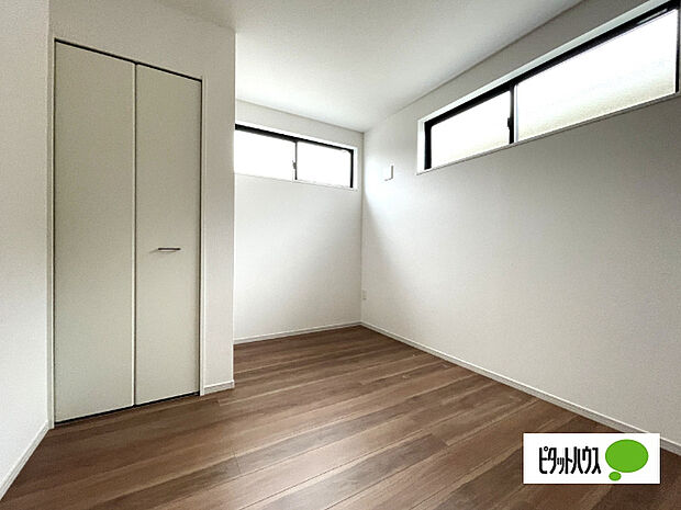 明るい洋室です