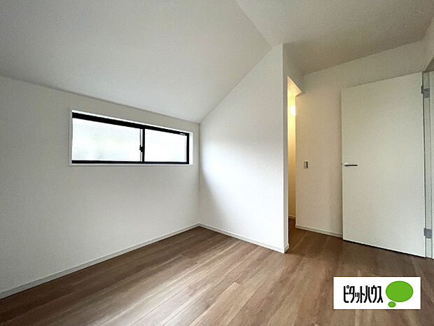 明るい洋室です