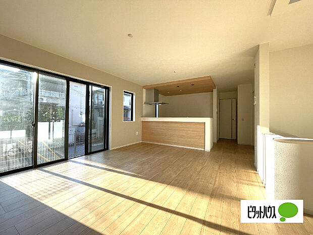 明るく開放的なリビングです