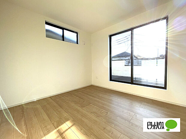 明るい洋室です