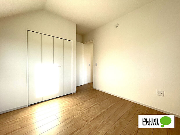 明るい洋室です