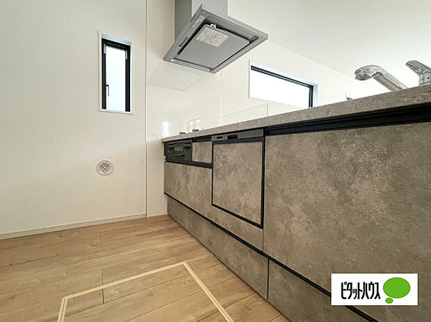 人気の食洗器付きシステムキッチンです