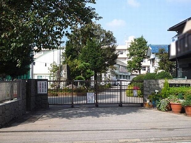 小学校「船橋市立法典小学校まで1100m」