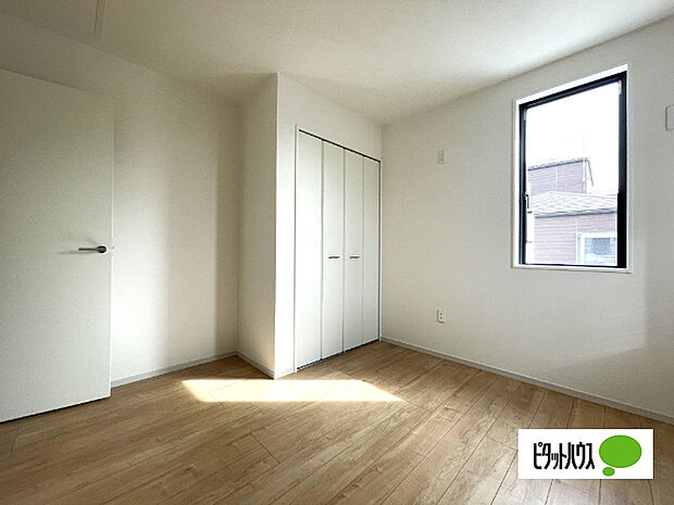 明るい洋室です