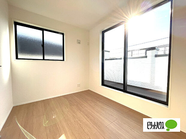 明るい洋室です