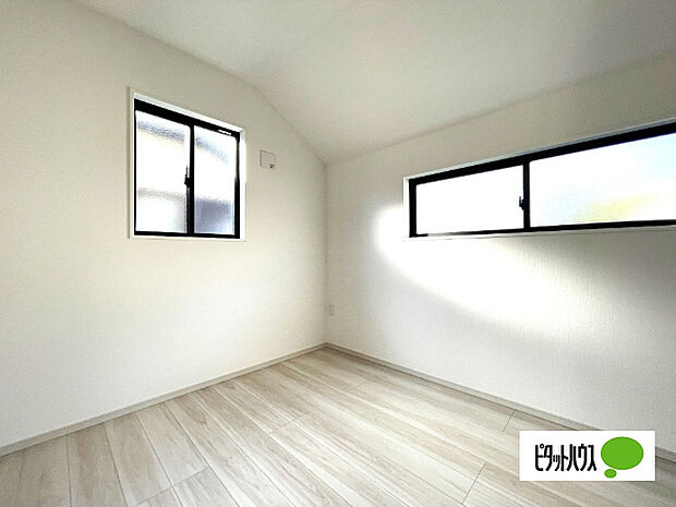 明るい洋室です