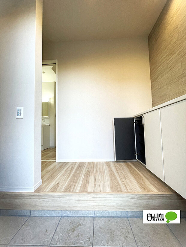 収納充実の玄関です