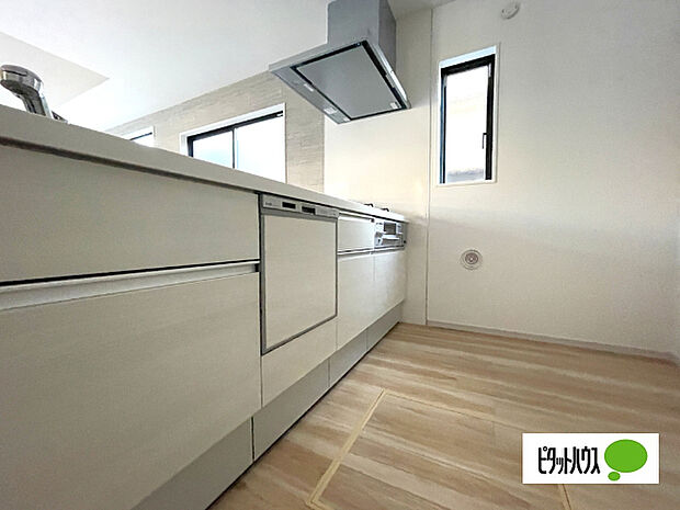 人気の食洗器付き対面キッチンです