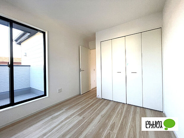 明るい洋室です