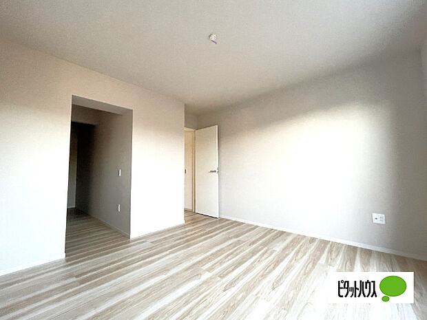 明るい洋室です