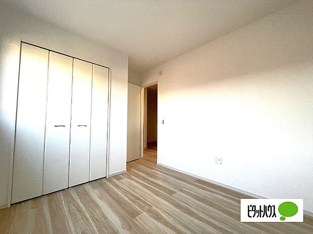 明るい洋室です