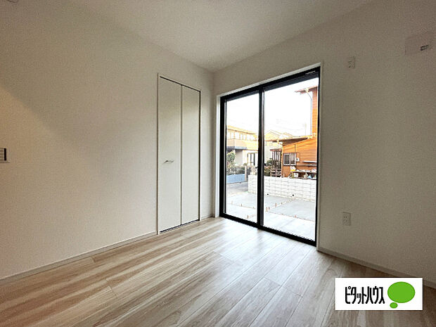 明るい洋室です