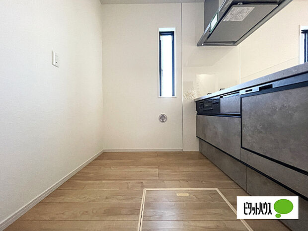 人気の食洗器付き対面キッチンです