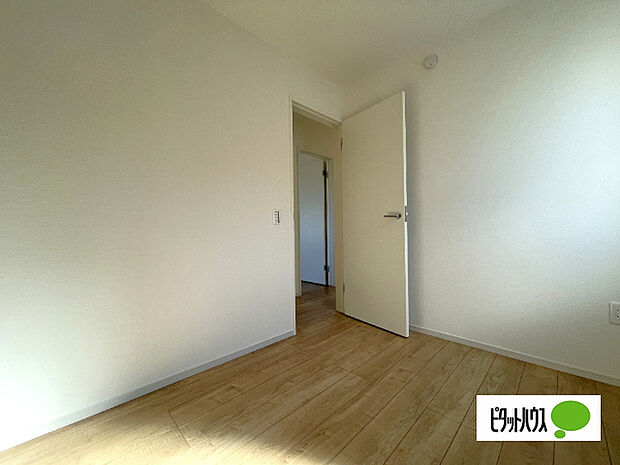 明るい洋室です