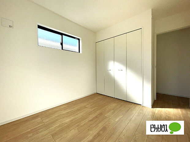 明るい洋室です