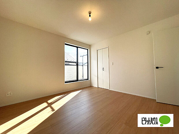 明るい洋室です