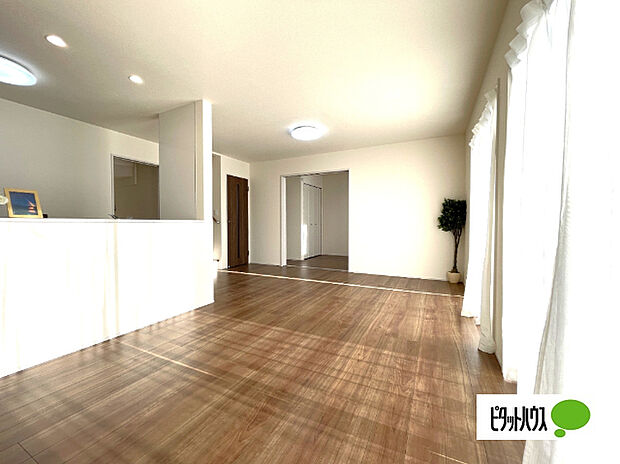 明るく開放的なリビングです