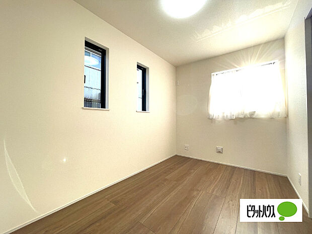 明るい洋室です