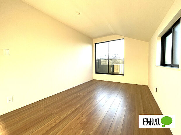 明るい洋室です