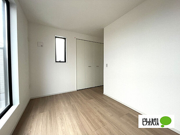 明るい洋室です