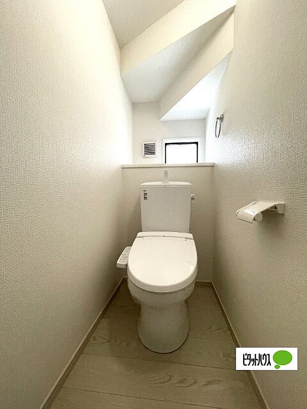 すっきりとした清潔感ある快適なトイレスペース（施工例）