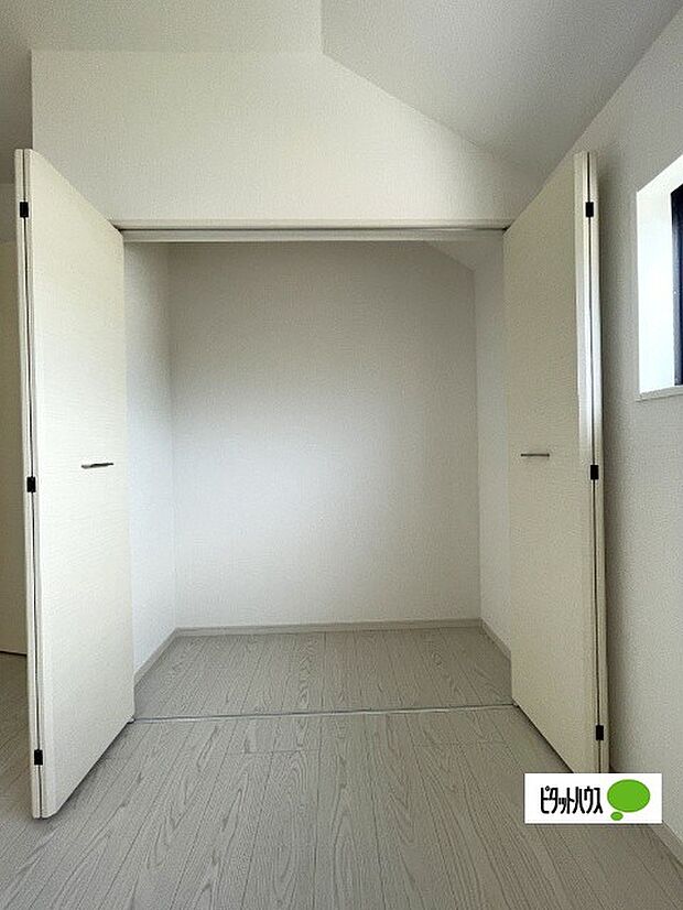 季節物もしっかり収まるゆとりある収納空間（施工例）