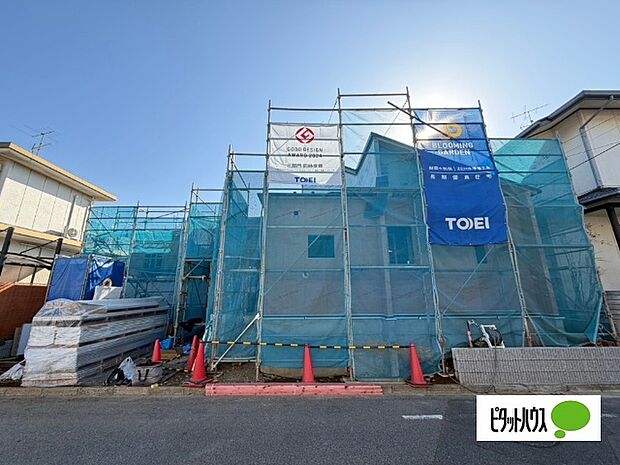 前面道路含む現地の様子です。陽当り良好で、周辺は落ち着いた住宅街。完成後のイメージも膨らみます。