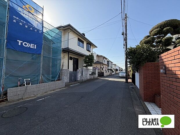 建物配置が確認できる基礎工事中の様子です。建物の大きさや駐車スペースの広さもご確認いただけます。