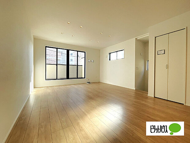 明るく開放的なリビングです