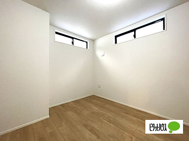 明るい洋室です