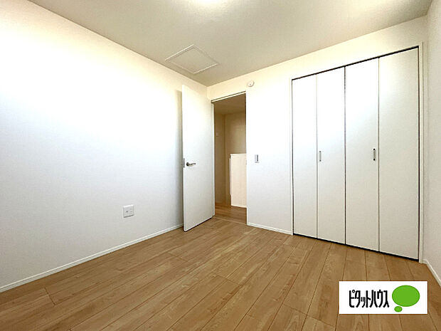 明るい洋室です