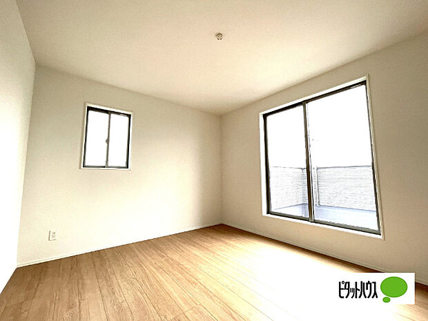 明るい洋室です