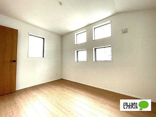 明るい洋室です