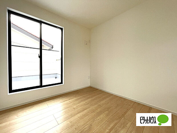 明るい洋室です